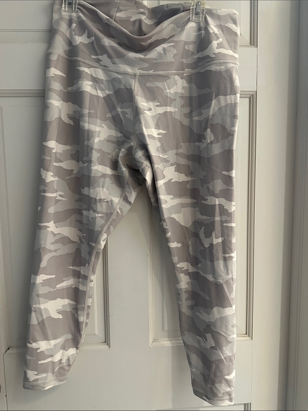 Athleta womens white Camo Leggings in Gray & White